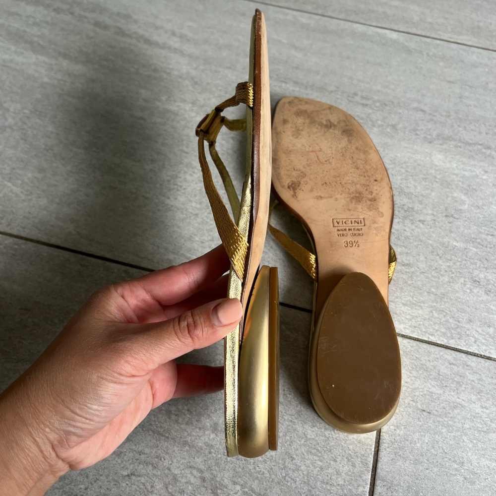 Giuseppe Zanotti Design Gold Sandals with Circular Gem - Picture 4 of 7